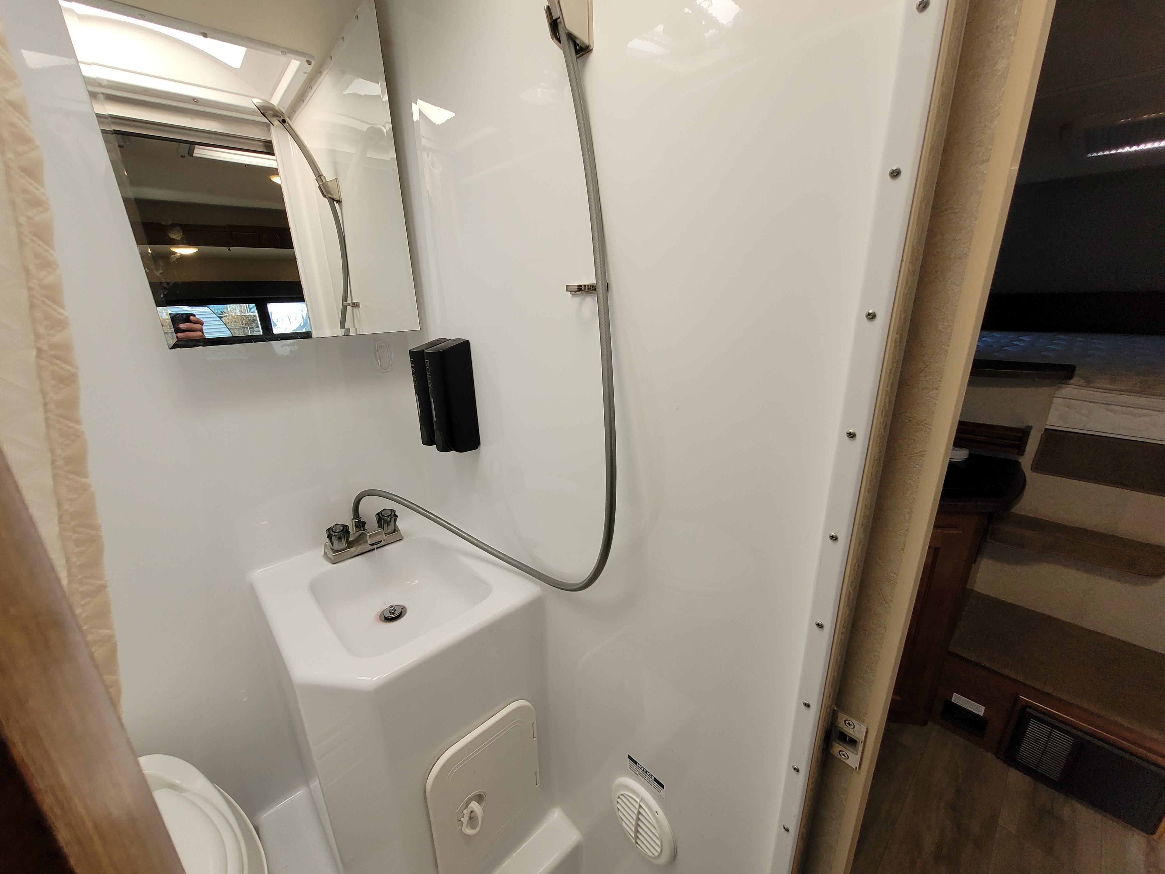 Caravane portée de marque Lance camper à vendre à Lanoraie