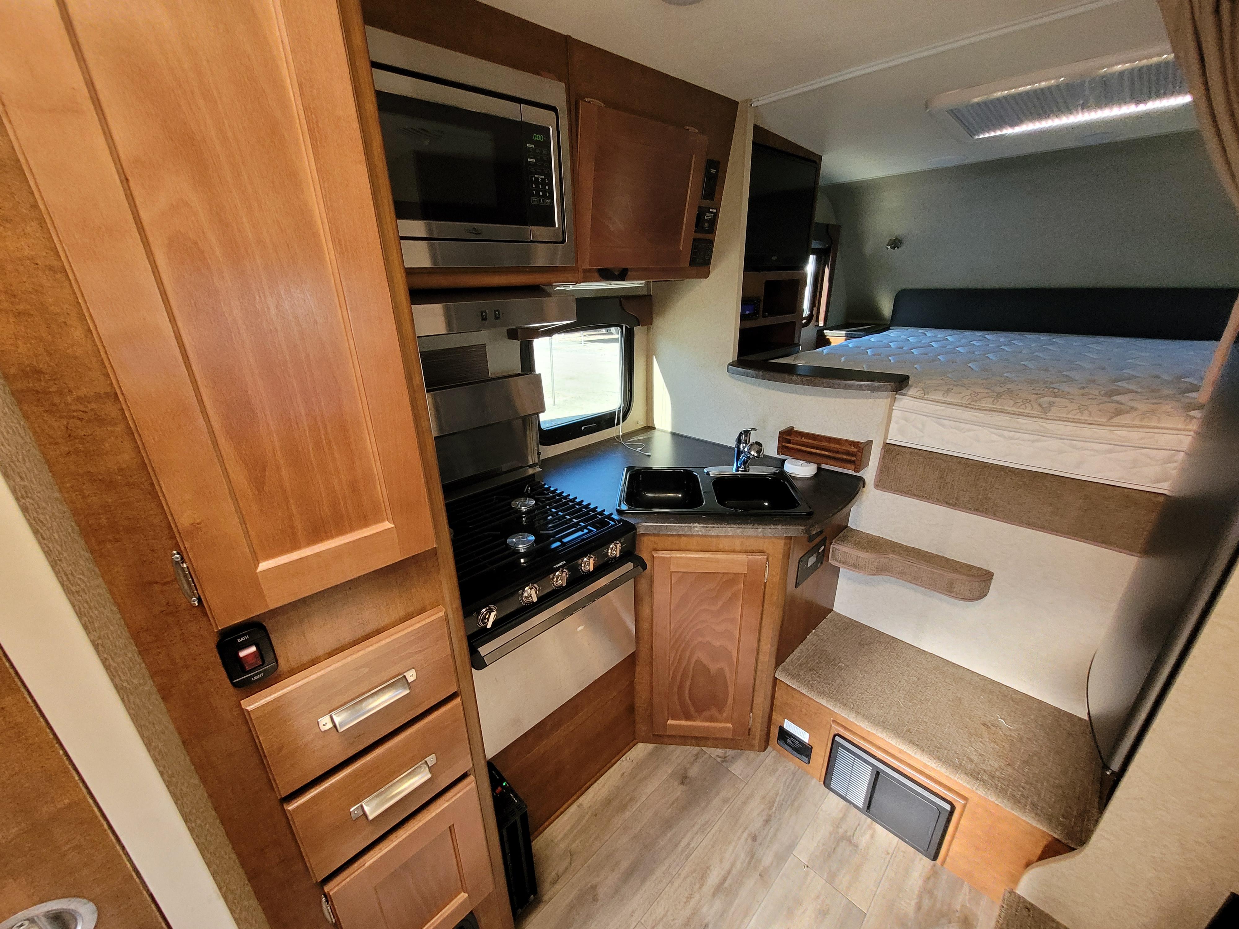 Caravane portée de marque Lance camper à vendre à Lanoraie