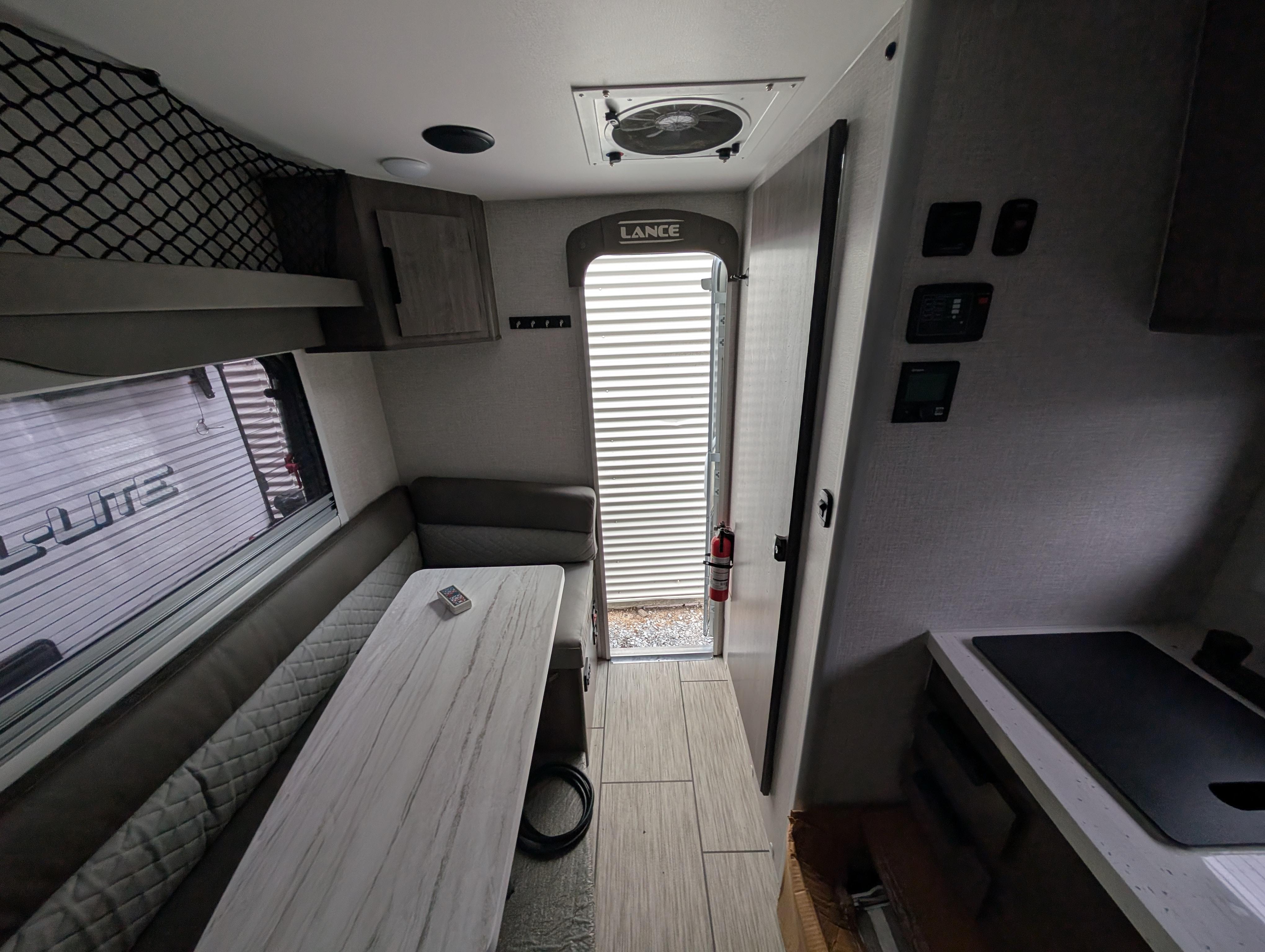 Caravane portée de marque Lance camper à vendre à Lanoraie