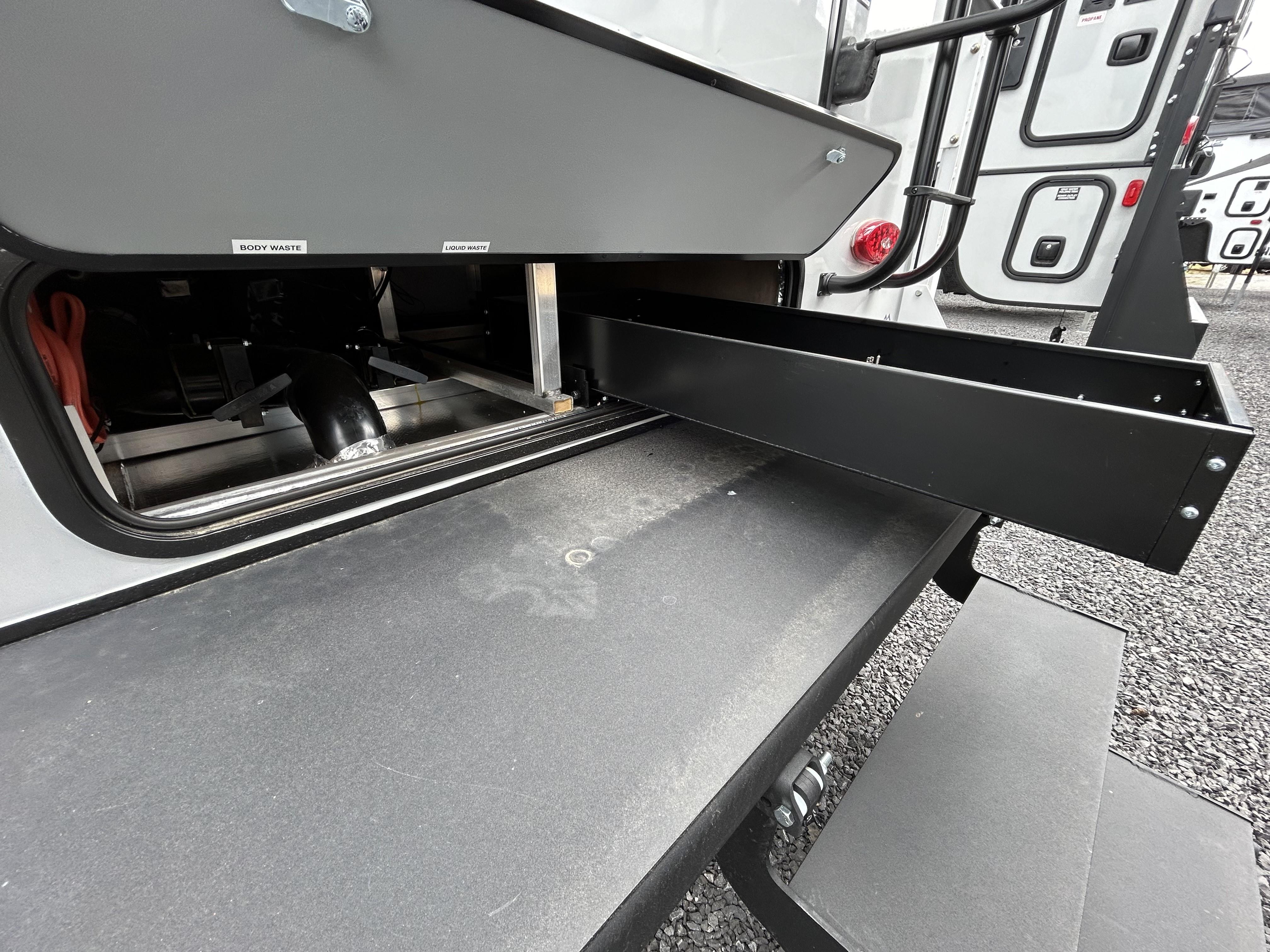 Caravane portée de marque Bigfoot rv à vendre à Lanoraie