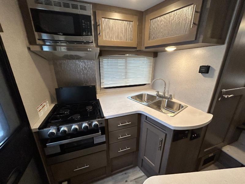 Caravane portée de marque Adventurer à vendre à Lanoraie