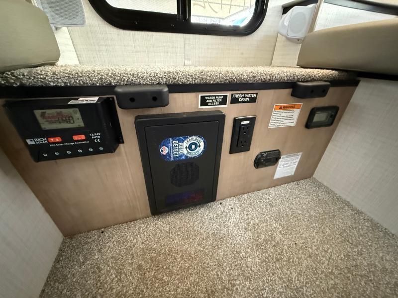 Caravane portée de marque Bigfoot rv à vendre à Lanoraie