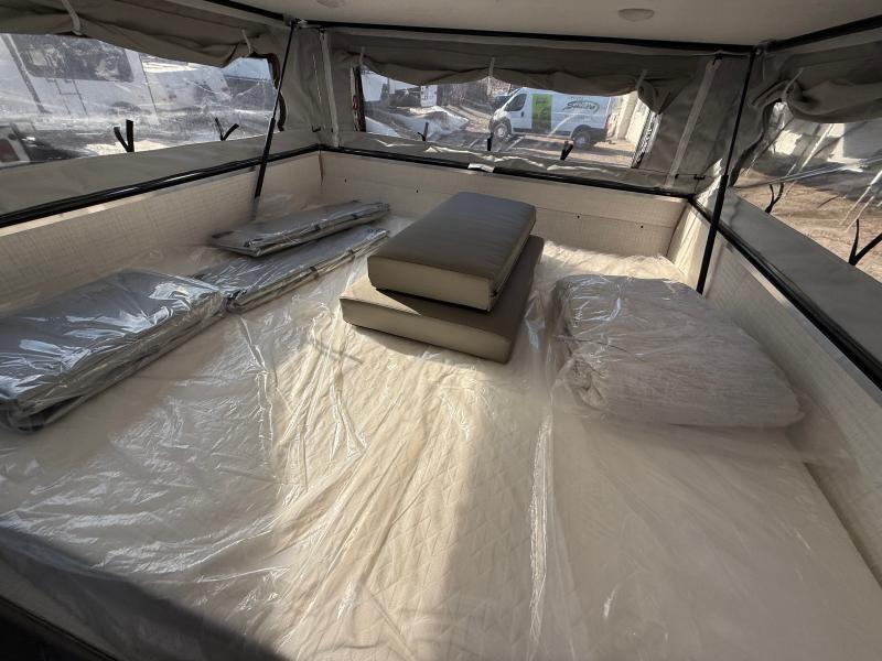 Caravane portée de marque Bigfoot rv à vendre à Lanoraie