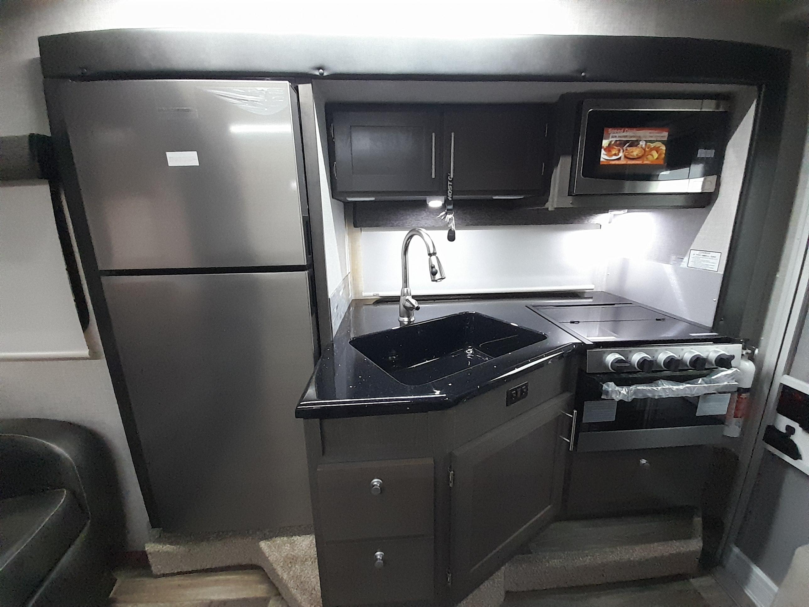 Caravane portée de marque Lance camper à vendre à Lanoraie