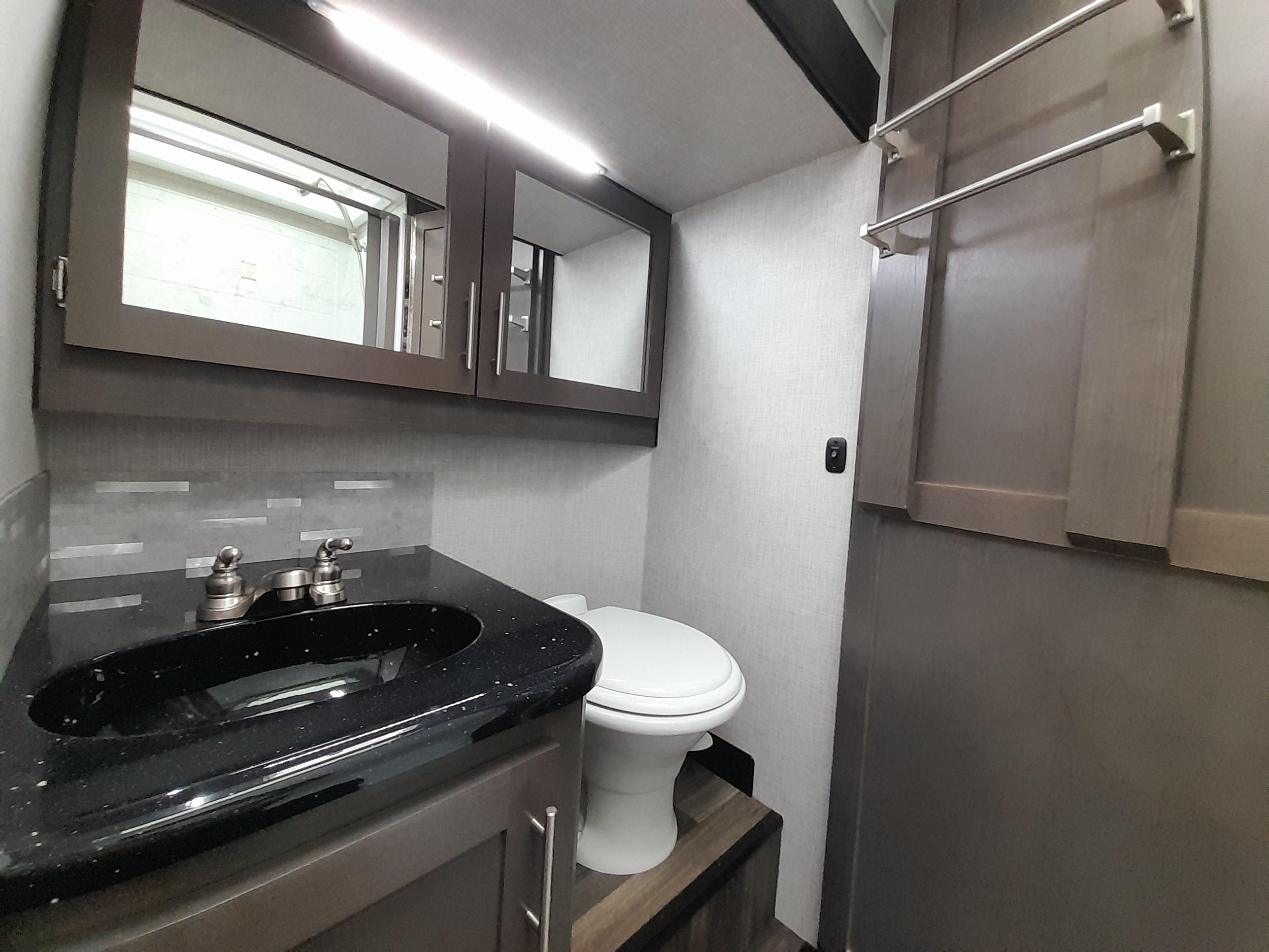 Caravane portée de marque Lance camper à vendre à Lanoraie