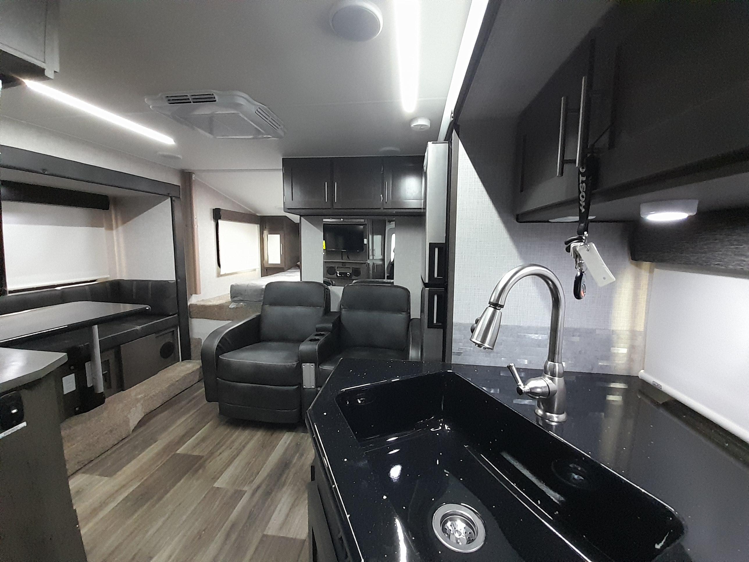 Caravane portée de marque Lance camper à vendre à Lanoraie