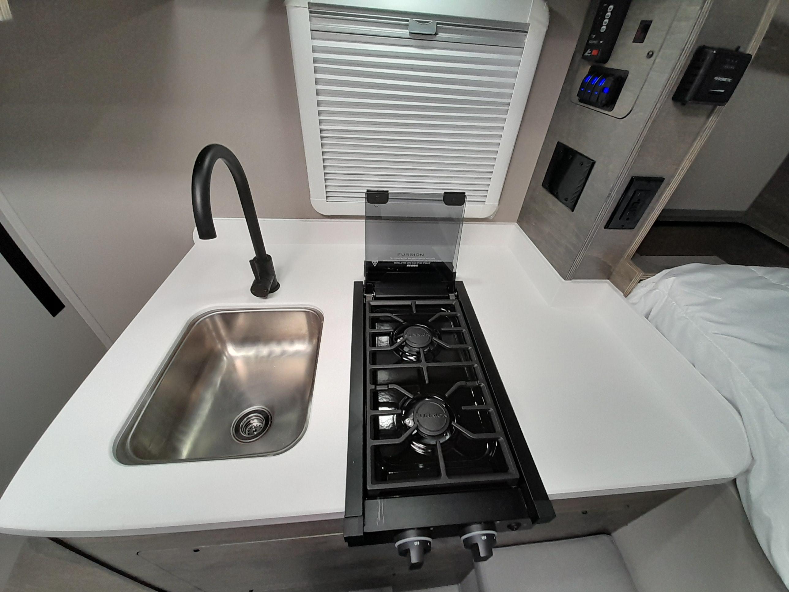 Caravane portée de marque Lance camper à vendre à Lanoraie