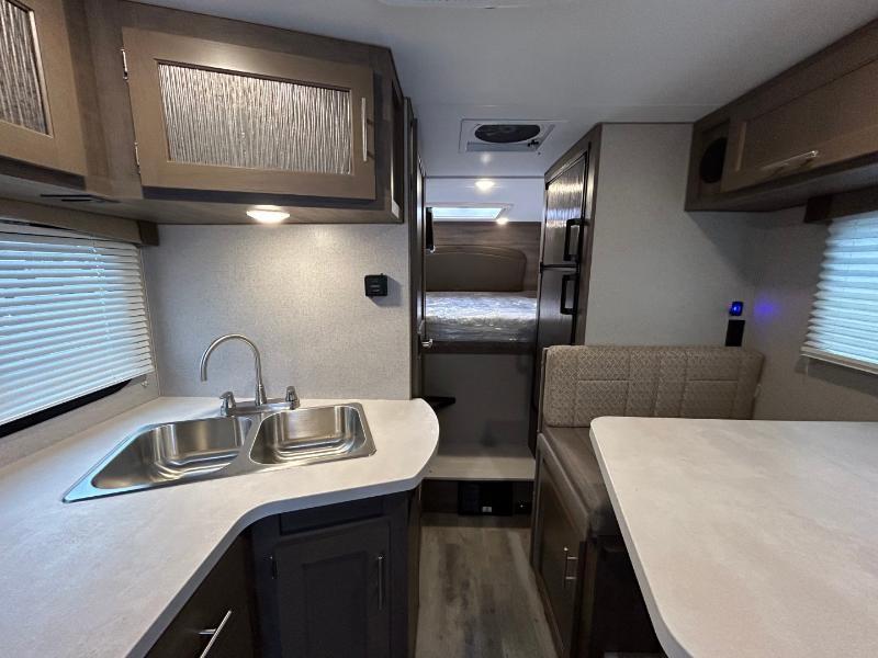 Caravane portée de marque Adventurer à vendre à Lanoraie