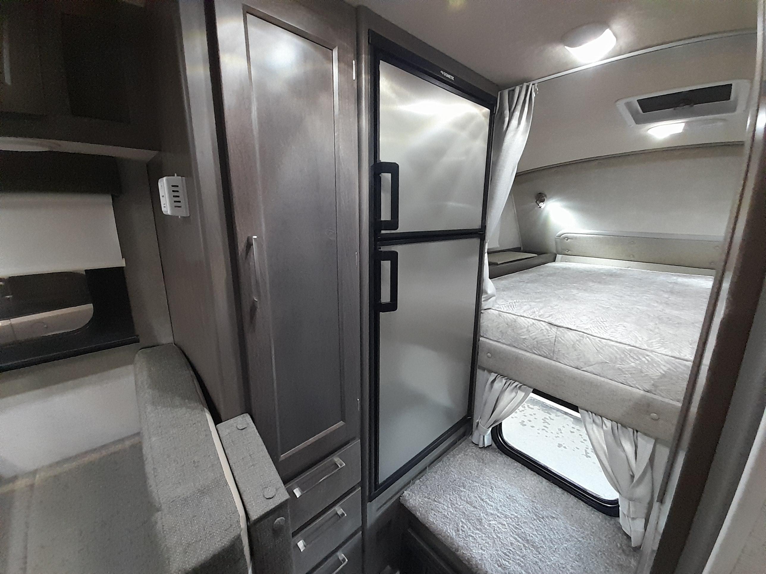 Caravane portée de marque Bigfoot rv à vendre à Lanoraie