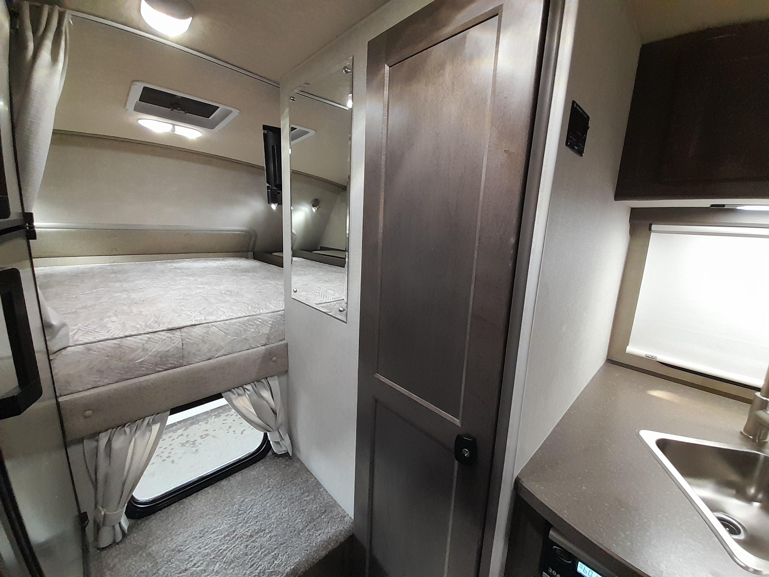 Caravane portée de marque Bigfoot rv à vendre à Lanoraie