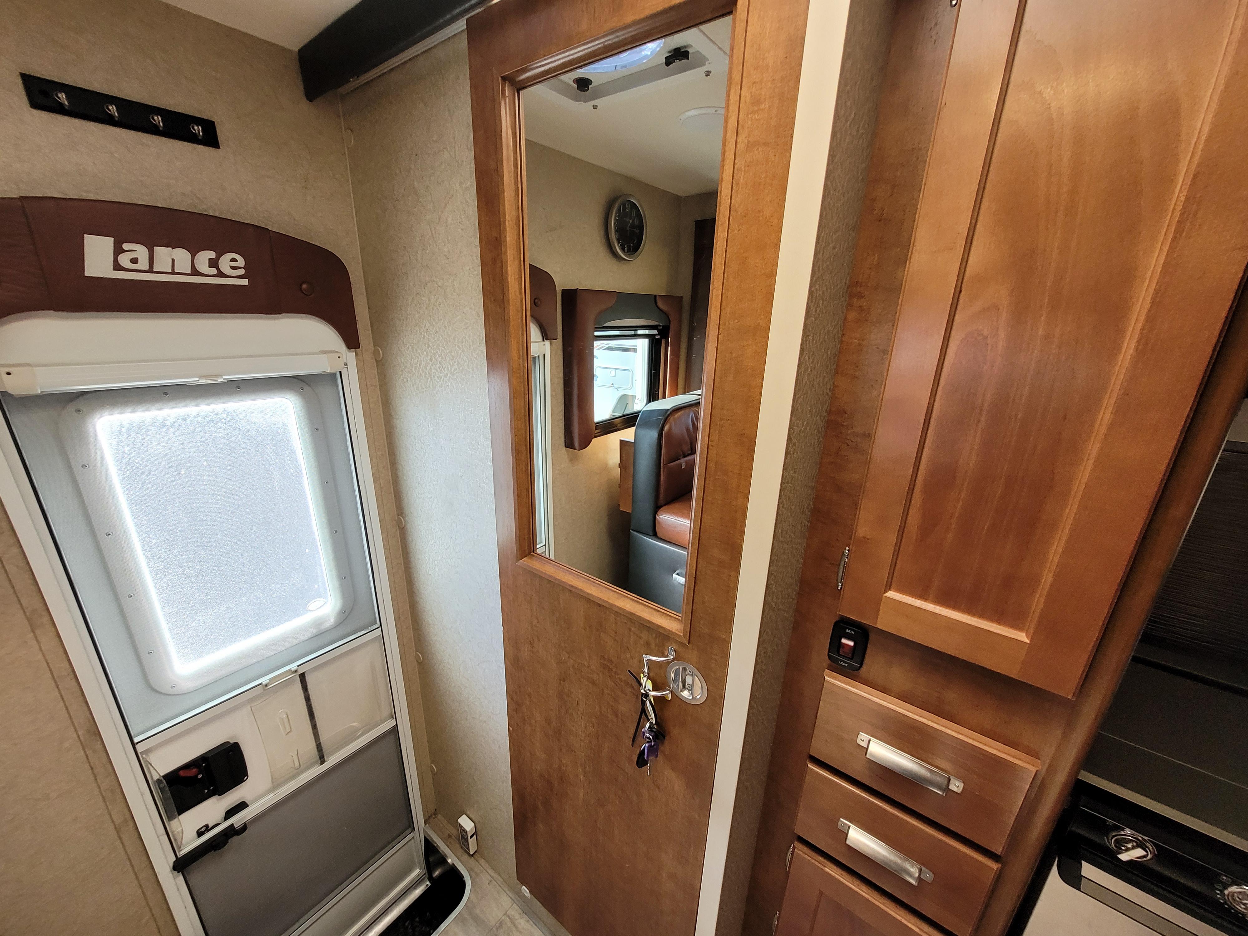 Caravane portée de marque Lance camper à vendre à Lanoraie