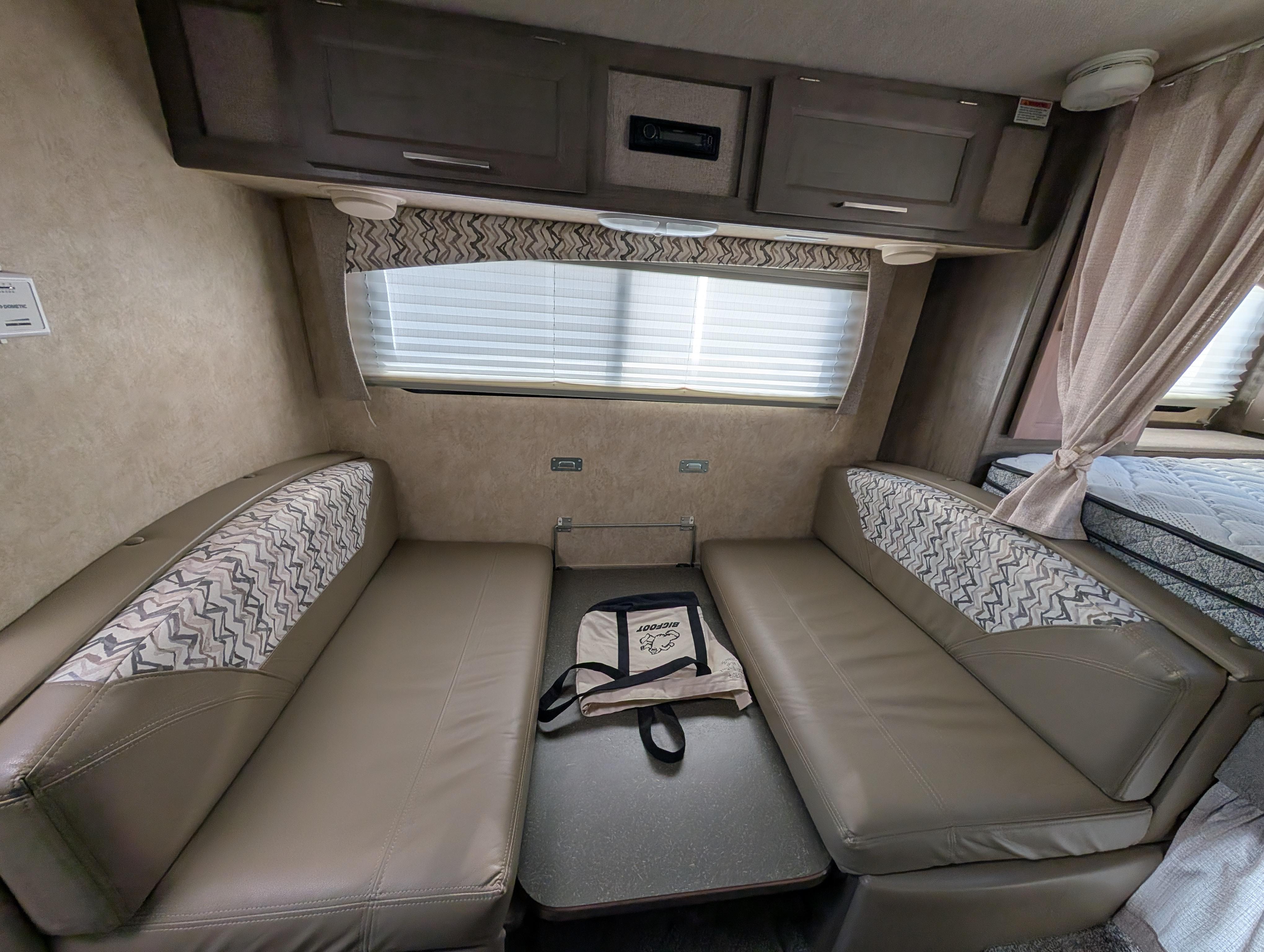 Caravane portée de marque Bigfoot rv à vendre à Lanoraie