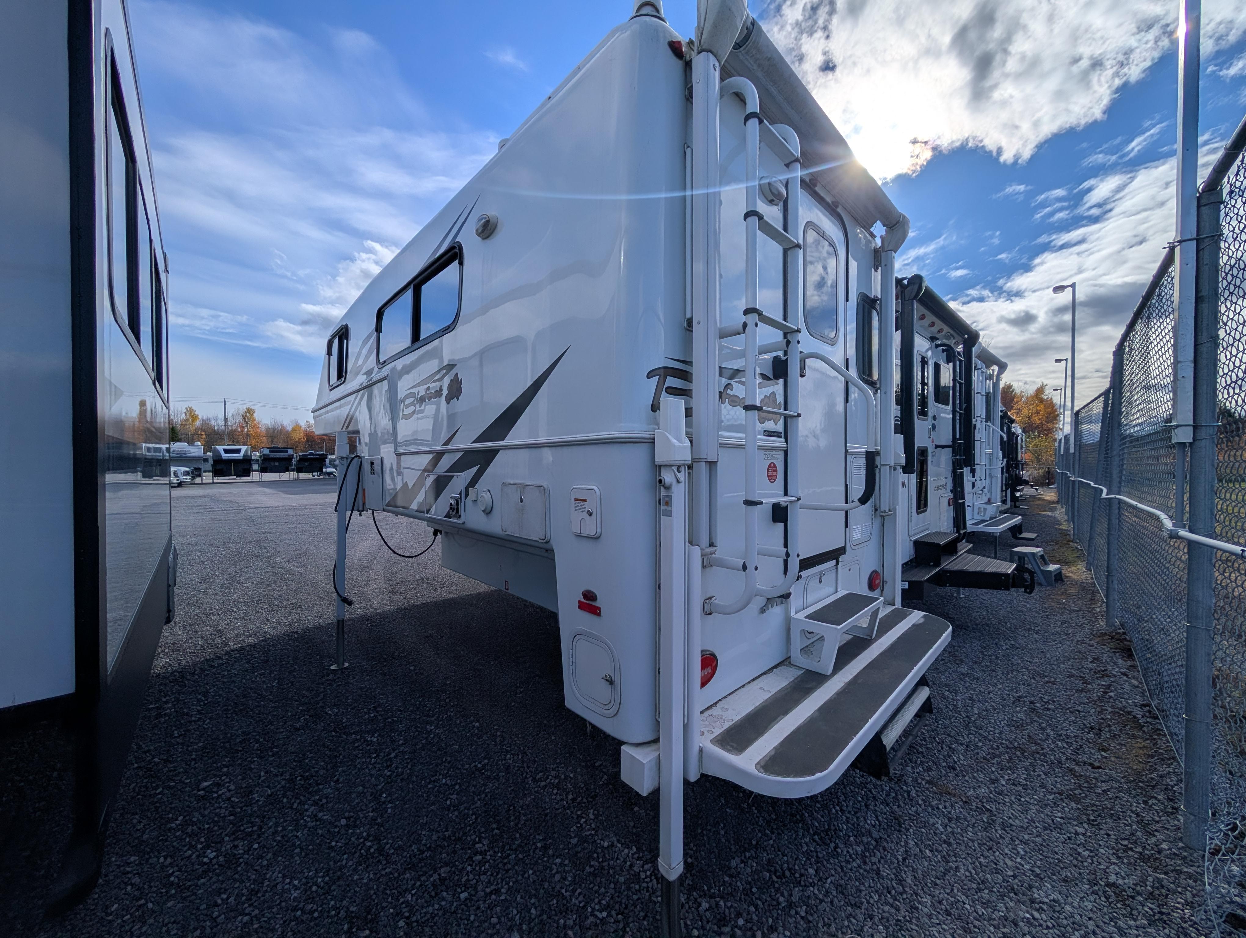 Caravane portée de marque Bigfoot rv à vendre à Lanoraie