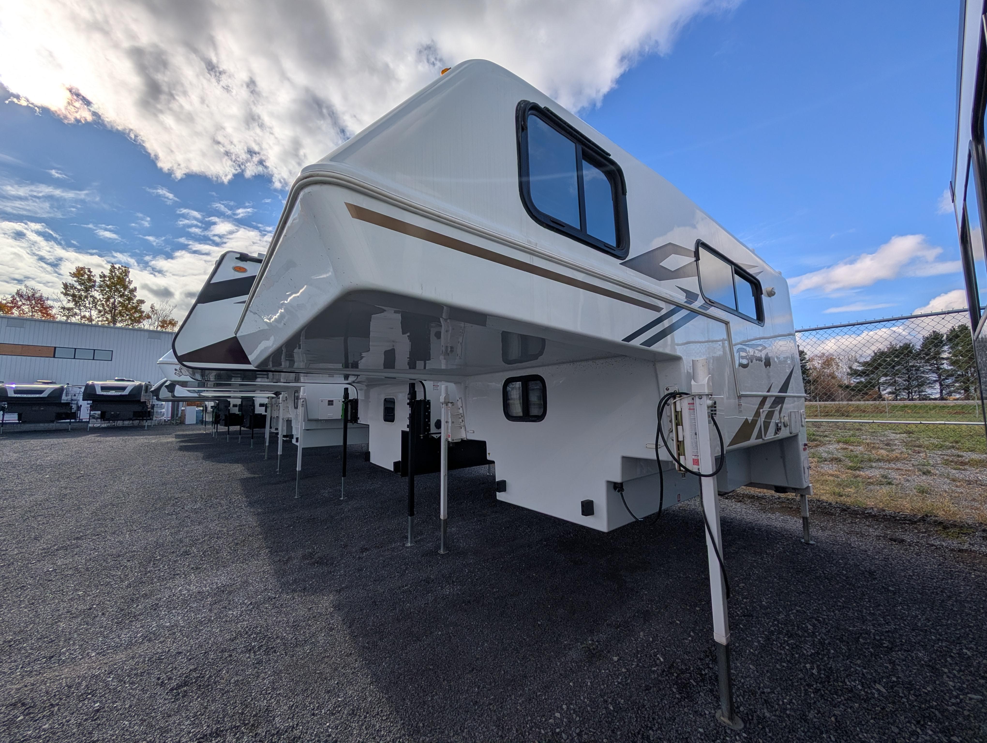 Caravane portée de marque Bigfoot rv à vendre à Lanoraie