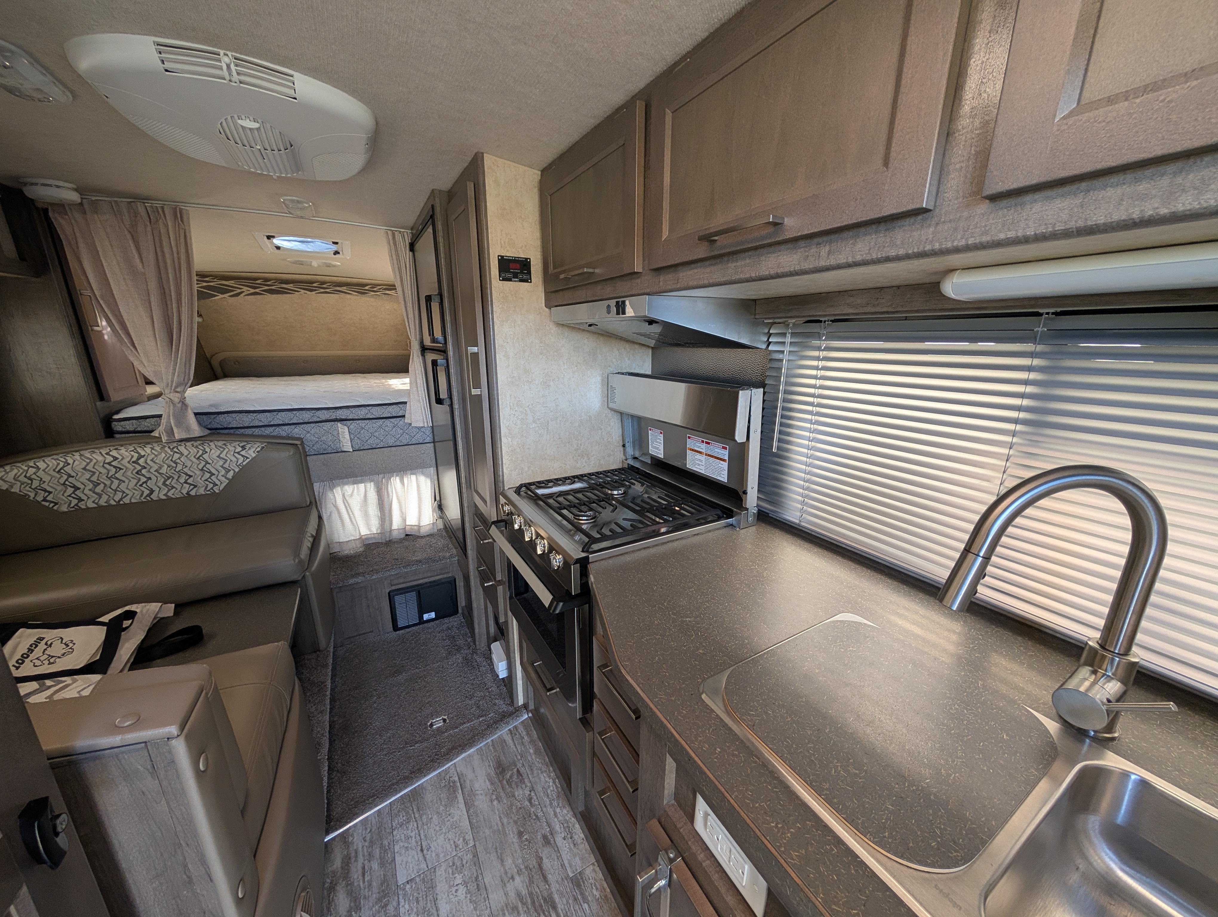 Caravane portée de marque Bigfoot rv à vendre à Lanoraie