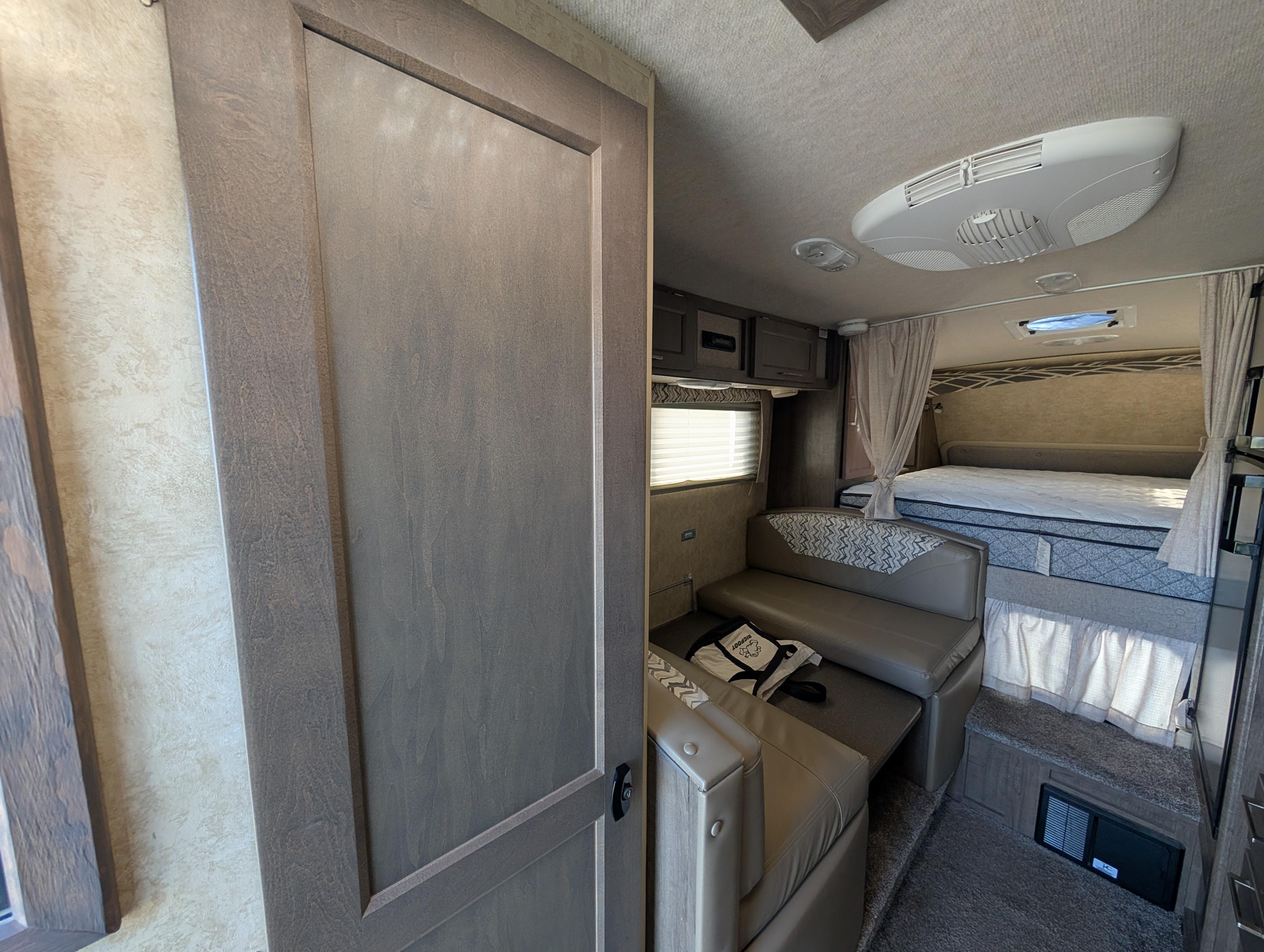 Caravane portée de marque Bigfoot rv à vendre à Lanoraie