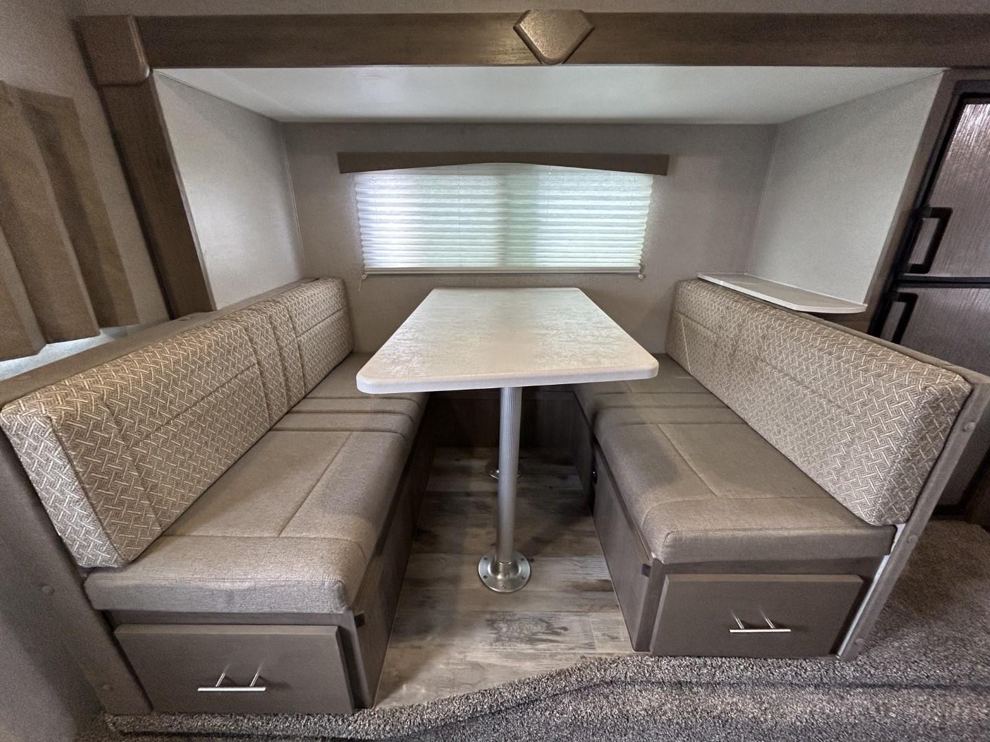 Caravane portée de marque Adventurer à vendre à Lanoraie