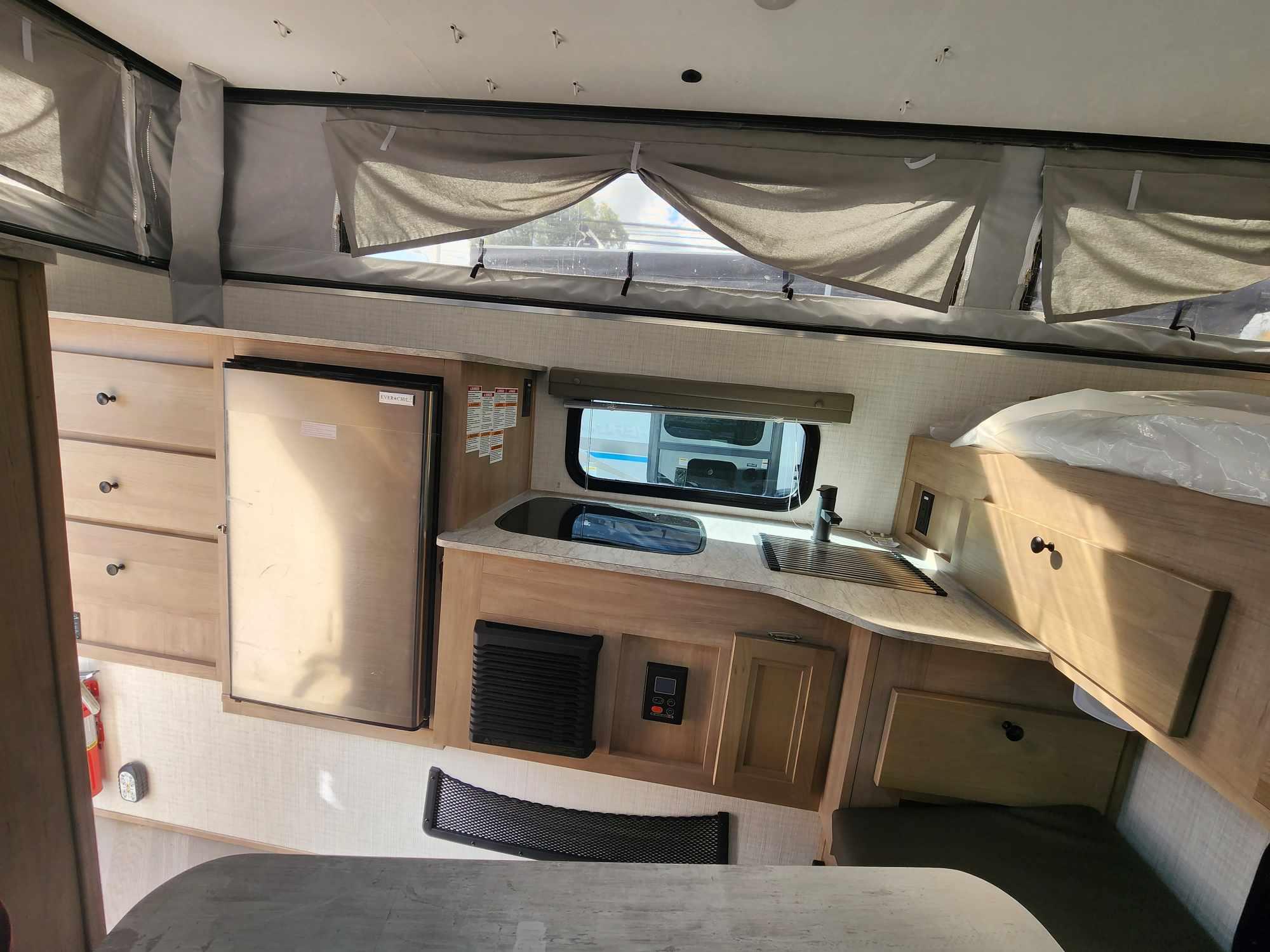 Caravane portée de marque Lance camper à vendre à Lanoraie