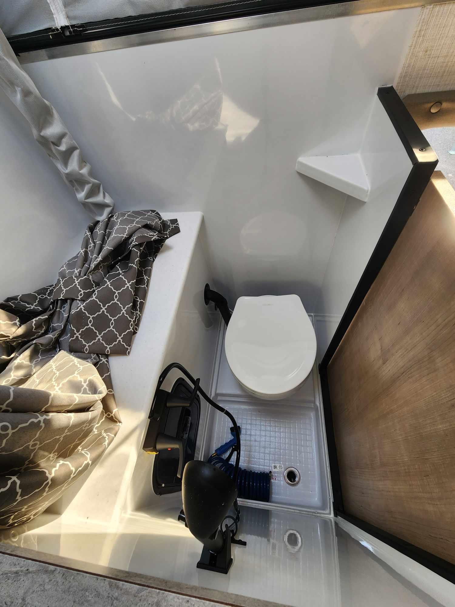 Caravane portée de marque Lance camper à vendre à Lanoraie