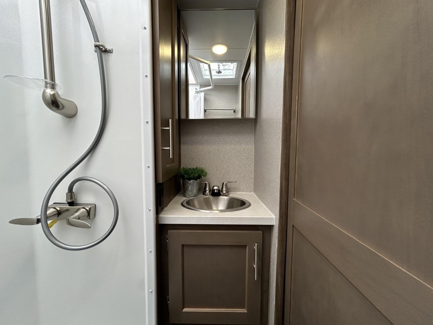 Caravane portée de marque Adventurer à vendre à Lanoraie